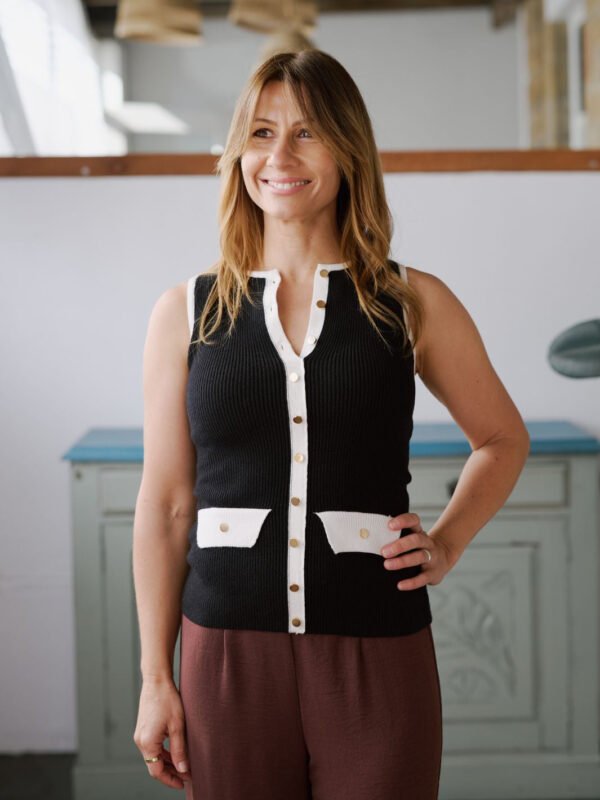 CONTRAST VEST